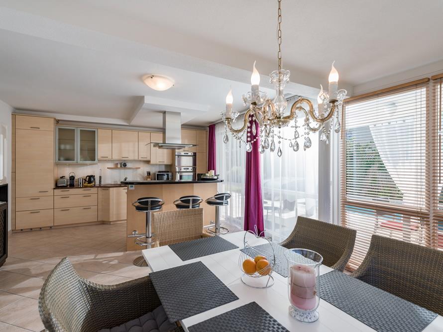 Herzlich Willkommen im Landhaus Central am Wilden Kaiser. landhaus central dorf 64 soell esstisch kueche 1